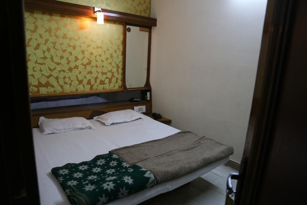 Yes Please Guest House Nuova Delhi Esterno foto