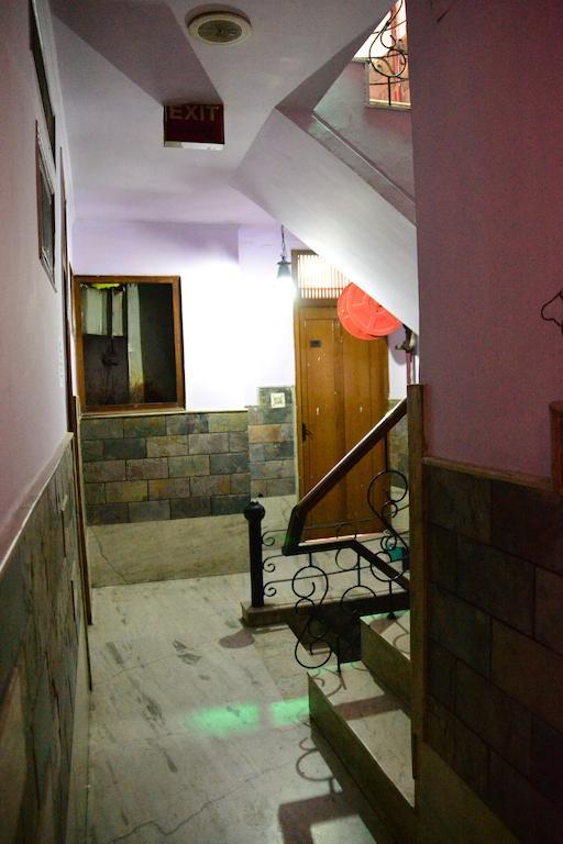 Yes Please Guest House Nuova Delhi Esterno foto
