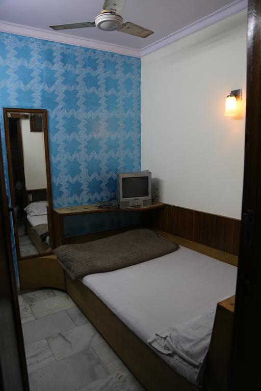 Yes Please Guest House Nuova Delhi Esterno foto